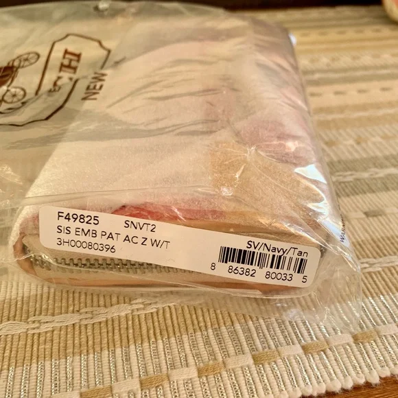 🌸Authentic Coach Ashley Floral Wallet🌸 (Matching bag avail in separate listing)✨ - Picture 6 of 6